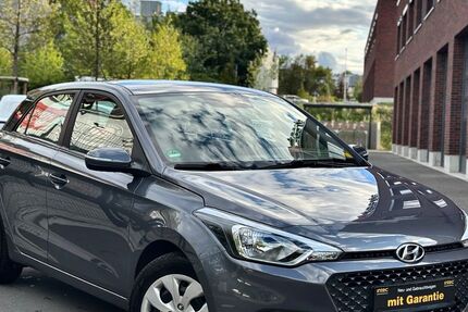 Hyundai i20 102.000 km 7.590 &euro; Essen 45145