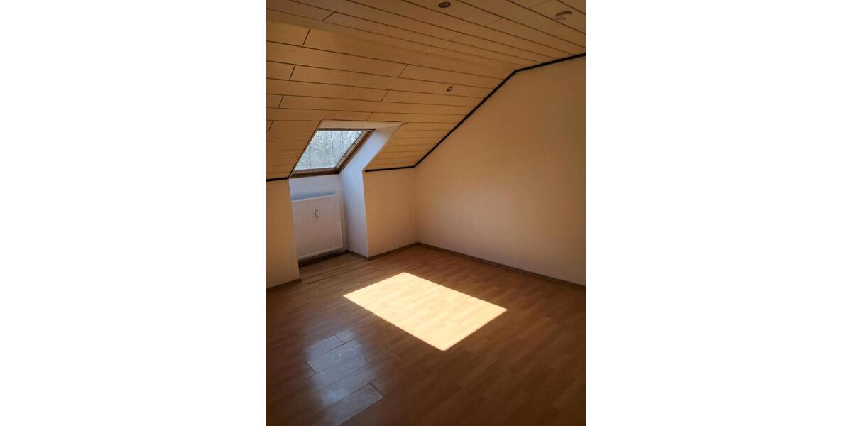 Dachgeschoßwohnung Duisburg Ruhrort - 4 Zimmer, 95 m&sup2;, 149.000&euro; | Angebot:26178480