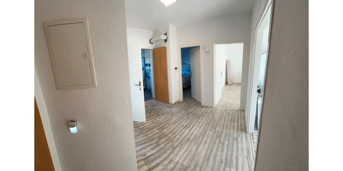 Dachgeschoßwohnung Duisburg Duisburg-Mitte - 3 Zimmer, 68 m&sup2;, 690&euro; | Angebot:26285641
