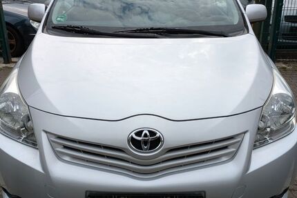 Toyota Verso 183.000 km 4.500 &euro; Essen 45359