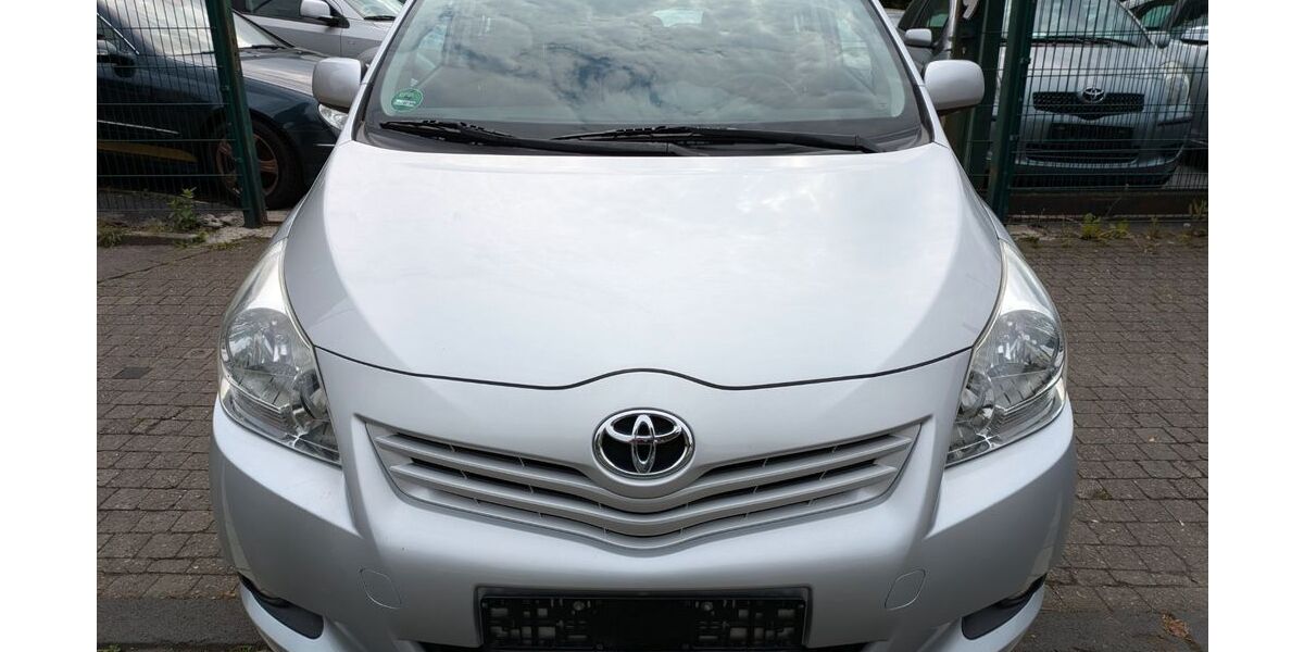 Toyota Verso 183.000 km 4.500 &euro; Essen 45359