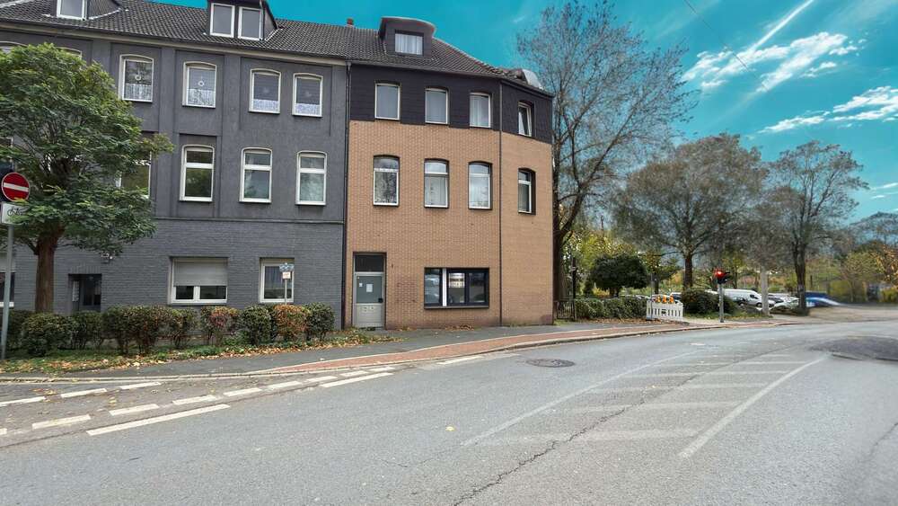 Modernisiertes 3-Parteienhaus mit Maisonette und Gartenanteil nahe Centro - Mehrfamilienhaus, Wohnhaus Oberhausen Osterfeld | Angebot:26041244