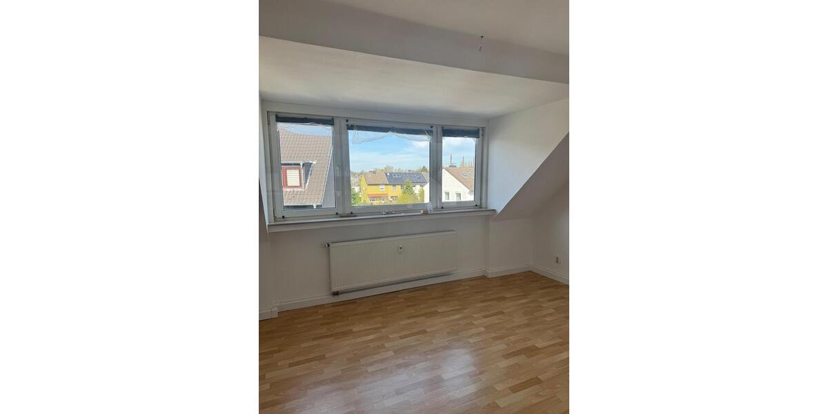 Dachgeschoßwohnung Essen Stadtbezirk VI - 2.5 Zimmer, 59 m&sup2;, 450&euro; | Angebot:26250713