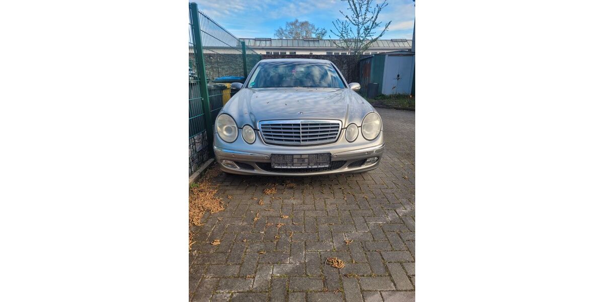 Mercedes-Benz E 220 208.000 km 2.689 &euro; Bottrop 46240