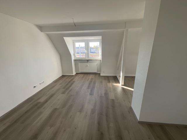 Dachgeschoßwohnung Essen Stadtbezirk IV - 3 Zimmer, 80 m&sup2;, 639&euro; | Angebot:26252906