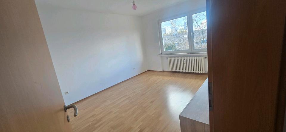 Etagenwohnung Duisburg Mittelmeiderich - 3 Zimmer, 75 m&sup2;, 890&euro; | Angebot:25921636