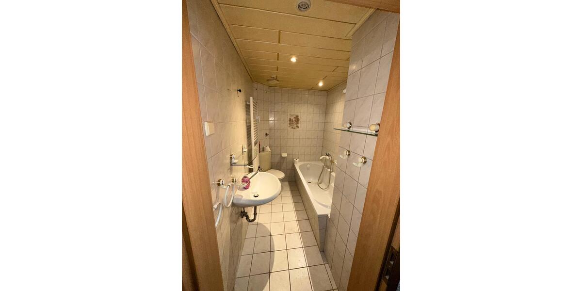 Etagenwohnung Duisburg Mittelmeiderich - 2.5 Zimmer, 70 m&sup2;, 118.000&euro; | Angebot:26124178