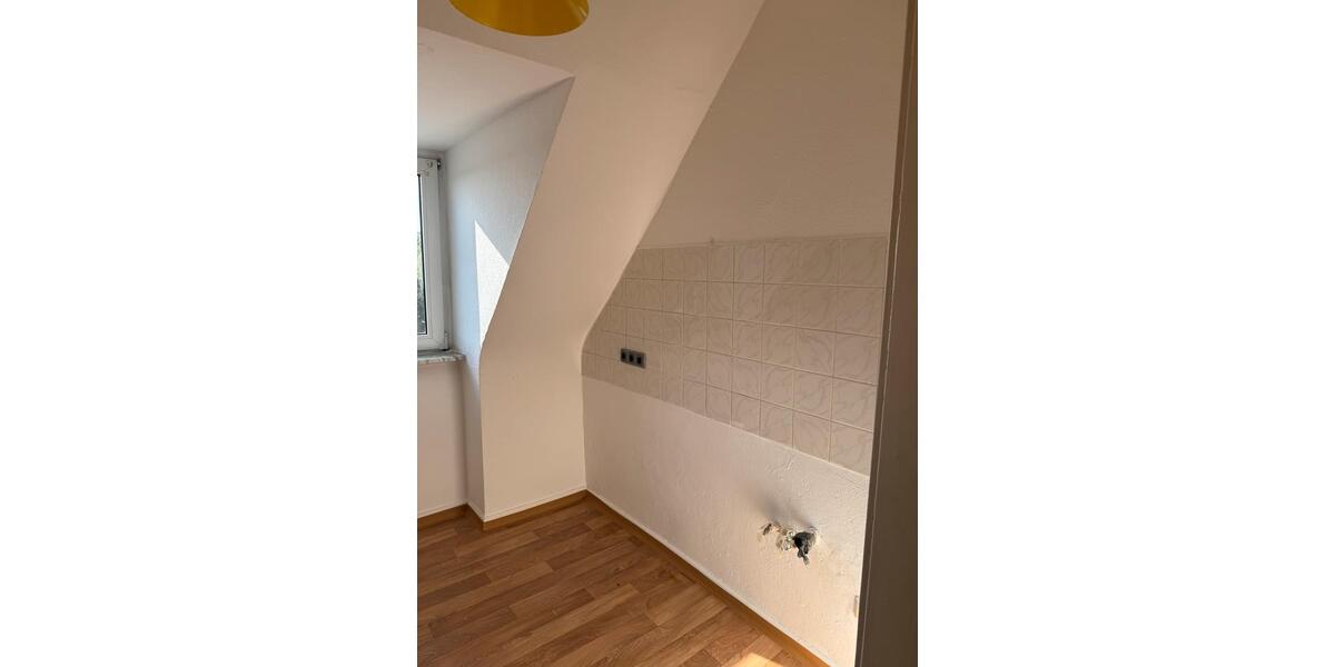 Dachgeschoßwohnung Gelsenkirchen Gelsenkirchen-Nord - 4 Zimmer, 70 m&sup2;, 470&euro; | Angebot:26288115