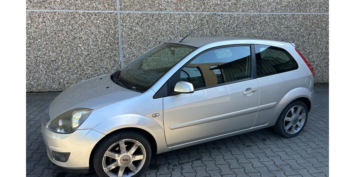 Ford Fiesta 135.000 km 1.950 &euro; Essen 45127