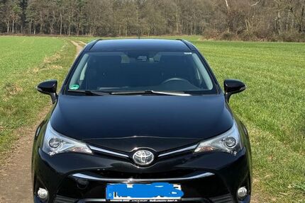 Toyota Avensis 154.500 km 11.950 &euro; Haltern am See 45721