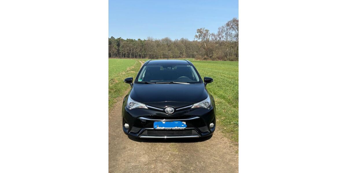 Toyota Avensis 154.500 km 11.950 &euro; Haltern am See 45721
