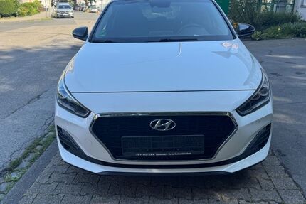 Hyundai i30 105.000 km 13.499 &euro; Gelsenkirchen 45879