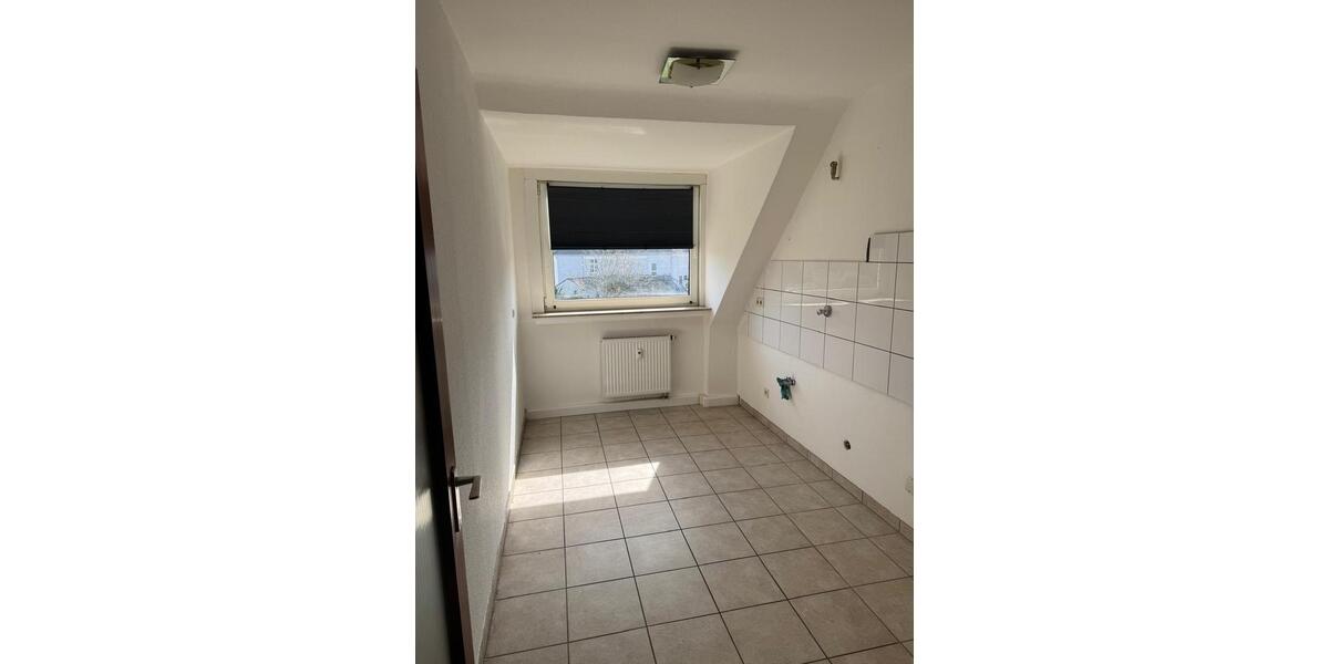 Dachgeschoßwohnung Essen Stadtbezirk VI - 2.5 Zimmer, 59 m&sup2;, 450&euro; | Angebot:26250713