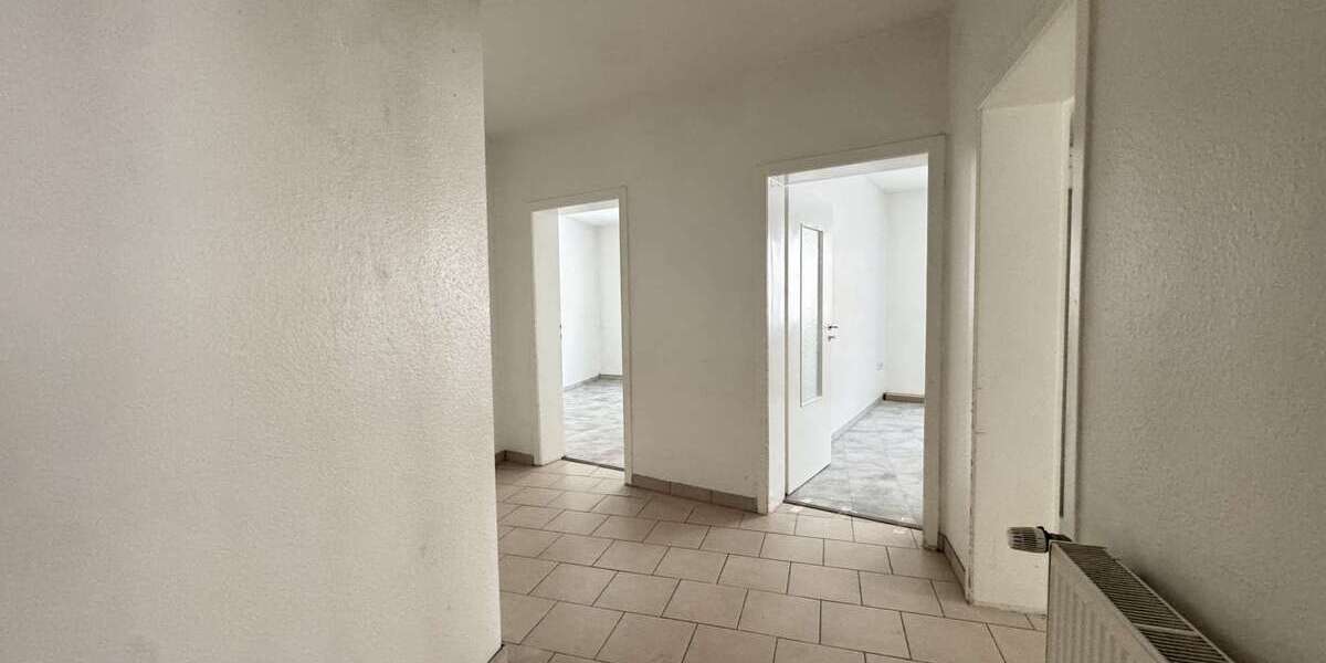 Attraktiv geschnittene 3,5-Zimmer-Wohnung mit Garage und zusätzlichem Stauraum - Erdgeschoßwohnung Essen Stadtbezirk III | Angebot:26312227