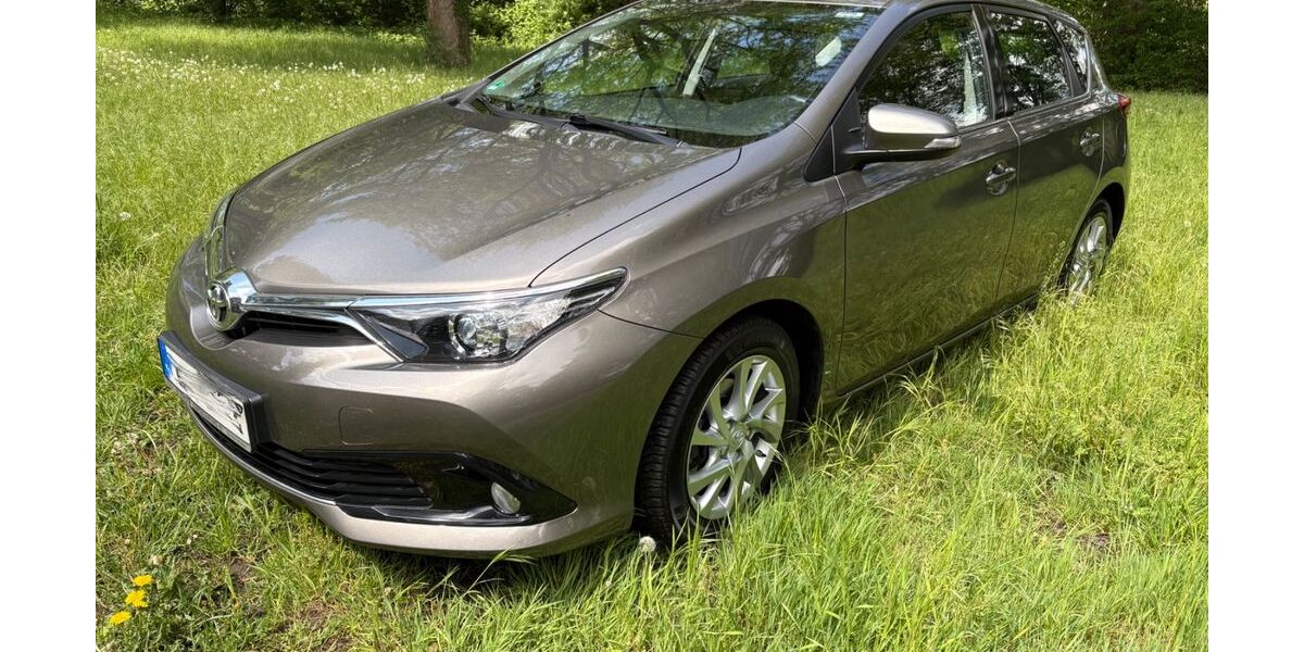 Toyota Auris 64.000 km 10.800 &euro; Dorsten 46286