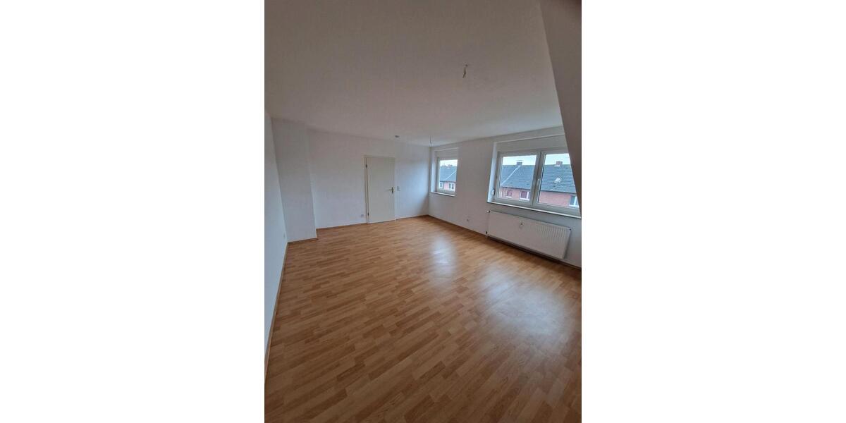 Dachgeschoßwohnung Duisburg Mittelmeiderich - 3.5 Zimmer, 144 m&sup2;, 250.000&euro; | Angebot:23595768