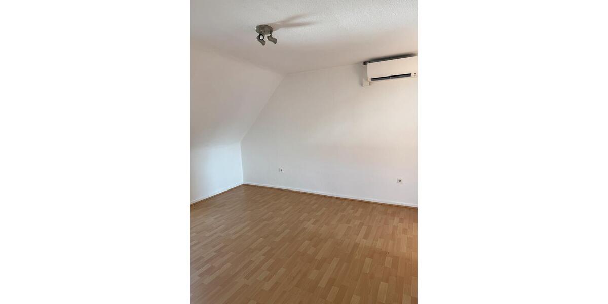 Dachgeschoßwohnung Gelsenkirchen Gelsenkirchen-Nord - 4 Zimmer, 70 m&sup2;, 470&euro; | Angebot:26288115