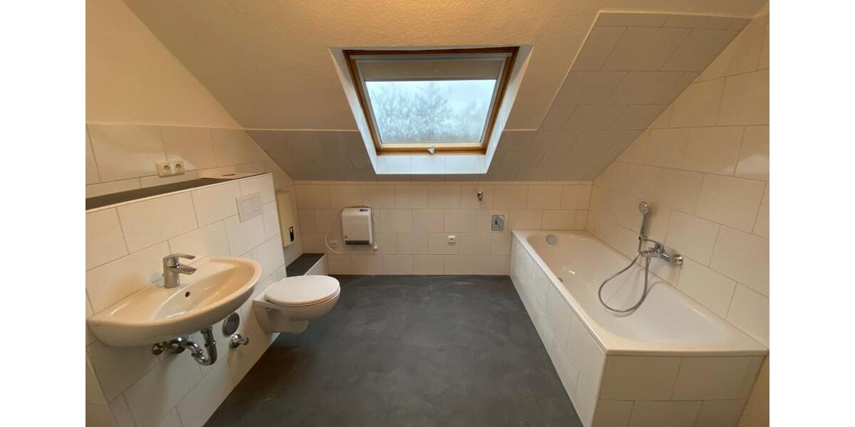 Dachgeschoßwohnung Gelsenkirchen Rotthausen - 3.5 Zimmer, 72 m&sup2;, 434&euro; | Angebot:25852225