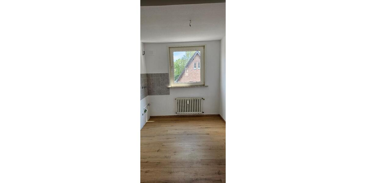 Dachgeschoßwohnung Gelsenkirchen Erle - 3.5 Zimmer, 71 m&sup2;, 367&euro; | Angebot:17052818