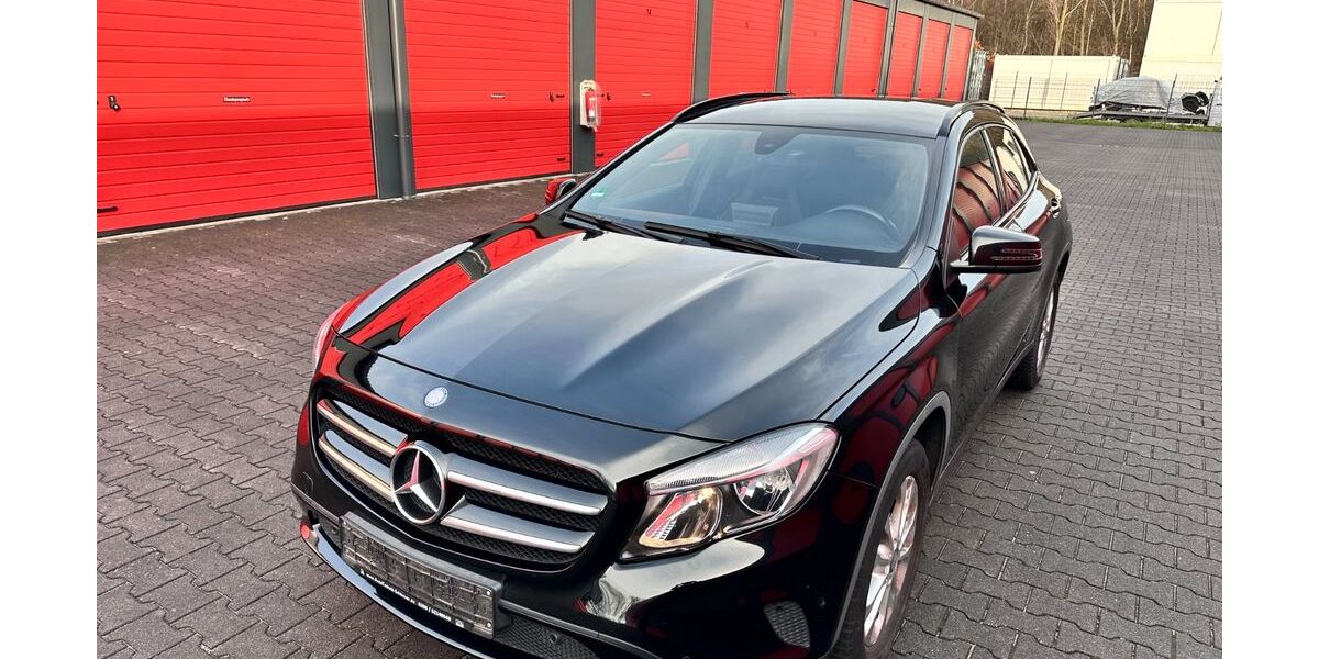 Mercedes-Benz GLA 200 169.520 km 14.000 &euro; Oberhausen 46145