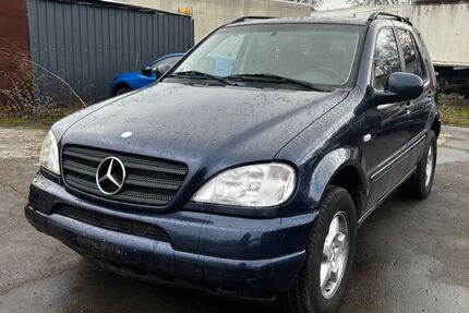 Mercedes-Benz ML 320 210.000 km 1.950 &euro; Oberhausen 46149