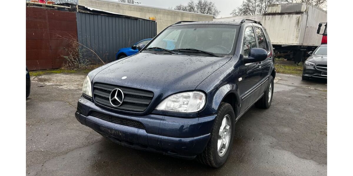 Mercedes-Benz ML 320 210.000 km 1.950 &euro; Oberhausen 46149