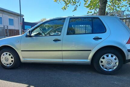 VW Golf 135.000 km 2.990 &euro; Essen OT Westviertel 45127