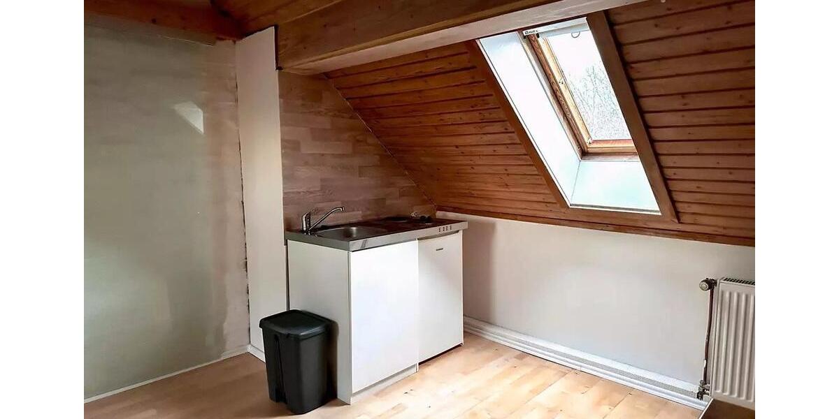 Dachgeschoßwohnung Essen Stadtbezirk VI - 15 Zimmer, 141 m&sup2;, 450&euro; | Angebot:25976744