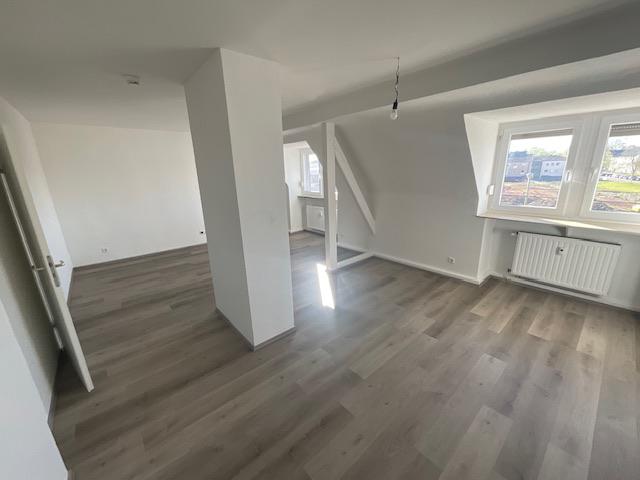 Dachgeschoßwohnung Essen Stadtbezirk IV - 3 Zimmer, 80 m&sup2;, 639&euro; | Angebot:26252906