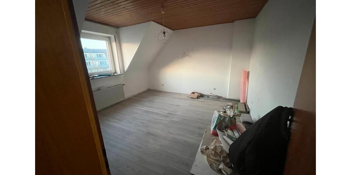 Dachgeschoßwohnung Oberhausen Rothebusch - 3.5 Zimmer, 75 m&sup2;, 650&euro; | Angebot:25968692