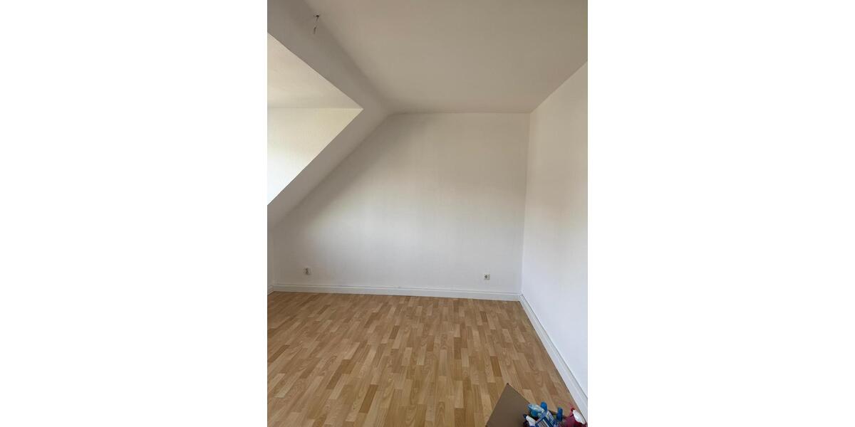 Dachgeschoßwohnung Essen Stadtbezirk VI - 2.5 Zimmer, 59 m&sup2;, 450&euro; | Angebot:26250713