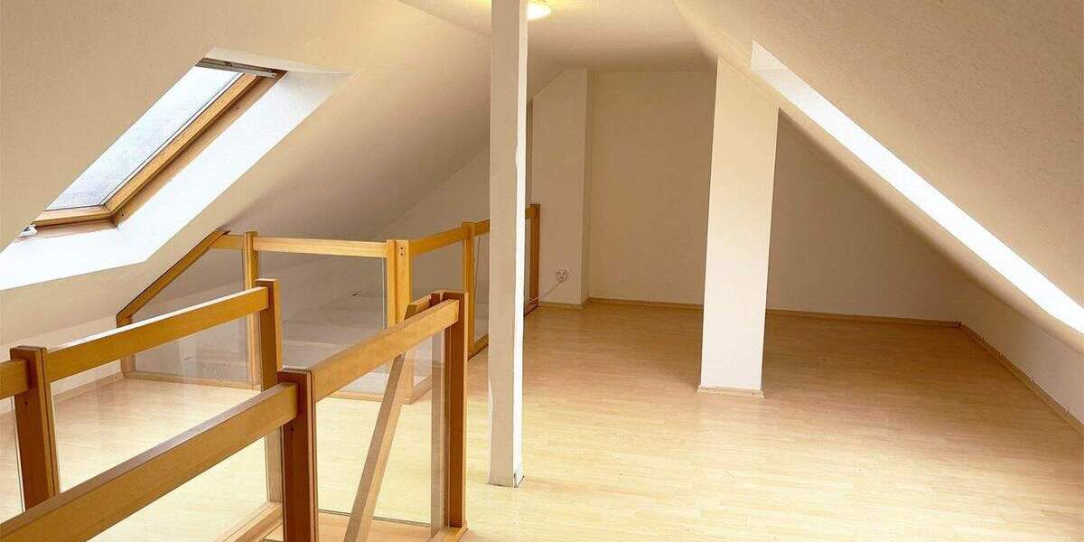 Zimmer Essen Stadtkern - 4 Zimmer, 95 m&sup2;, 700&euro; | Angebot:25773897