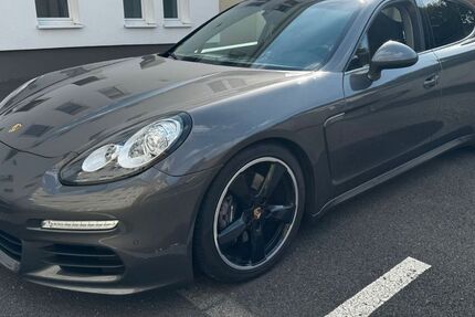 Porsche Panamera 160.000 km 33.450 &euro; Duisburg 47139