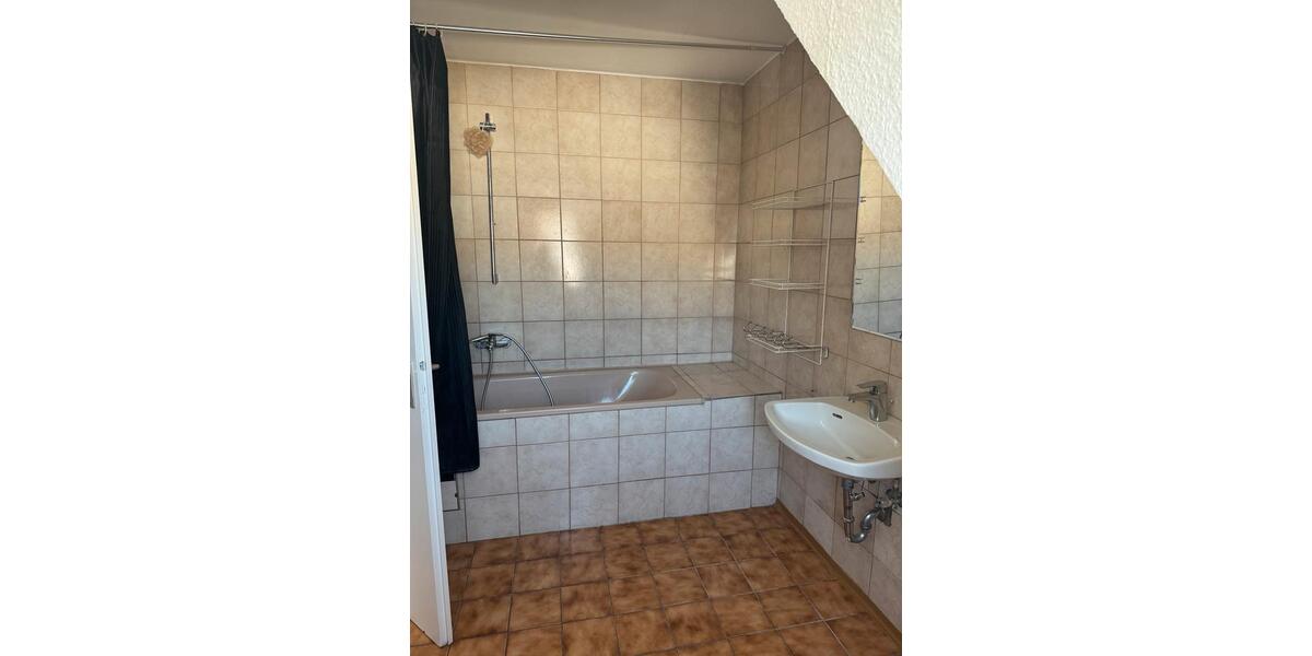 Dachgeschoßwohnung Gelsenkirchen Gelsenkirchen-Nord - 4 Zimmer, 70 m&sup2;, 470&euro; | Angebot:26288115