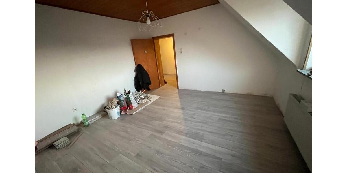 Dachgeschoßwohnung Oberhausen Rothebusch - 3.5 Zimmer, 75 m&sup2;, 650&euro; | Angebot:25968692
