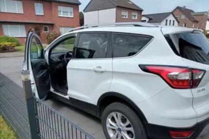 Ford Kuga 155.000 km 12.800 &euro; Dinslaken 46537