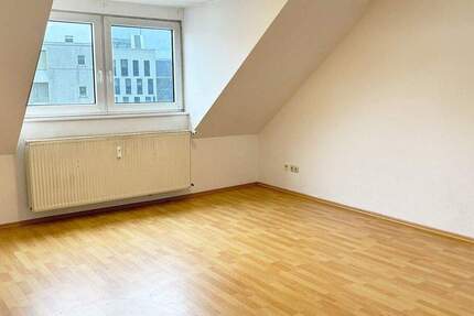 Zimmer Essen Stadtkern - 4 Zimmer, 95 m&sup2;, 700&euro; | Angebot:25773897