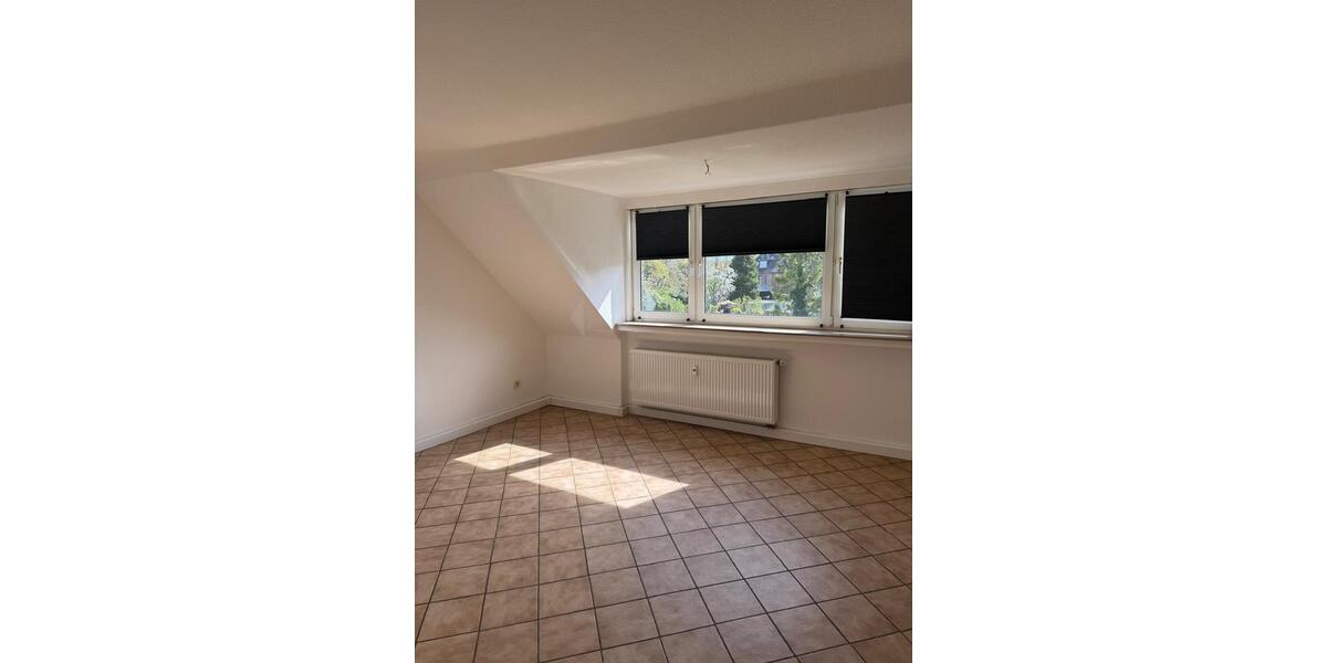 Dachgeschoßwohnung Essen Stadtbezirk VI - 2.5 Zimmer, 59 m&sup2;, 450&euro; | Angebot:26250713
