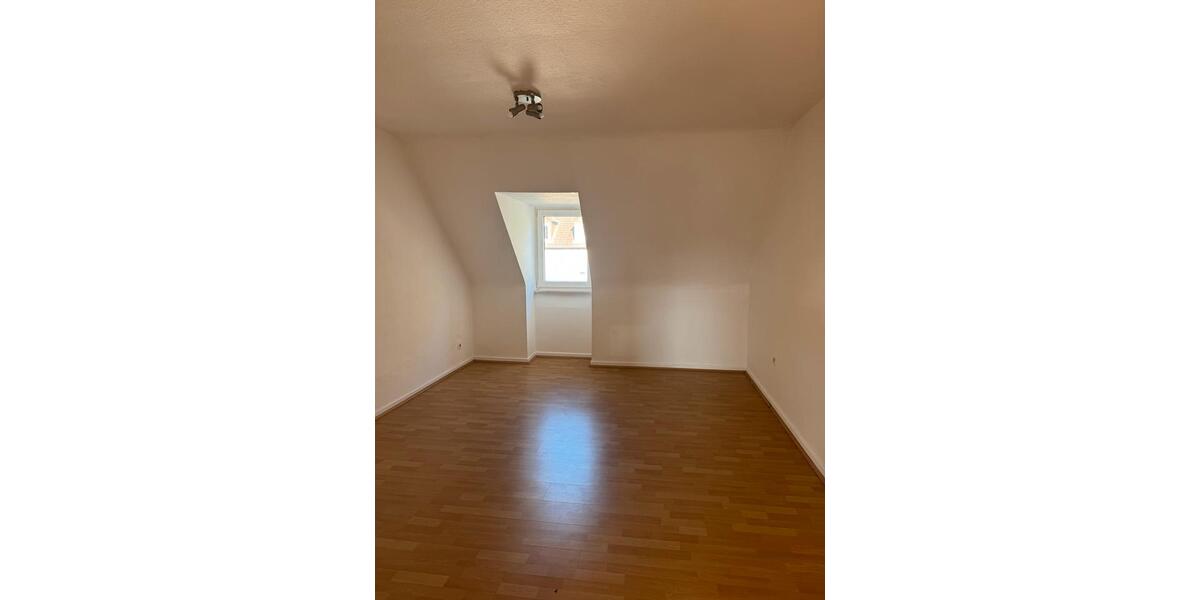 Dachgeschoßwohnung Gelsenkirchen Gelsenkirchen-Nord - 4 Zimmer, 70 m&sup2;, 470&euro; | Angebot:26288115