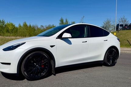 Tesla Model Y 64.300 km 35.500 &euro; Essen 45147