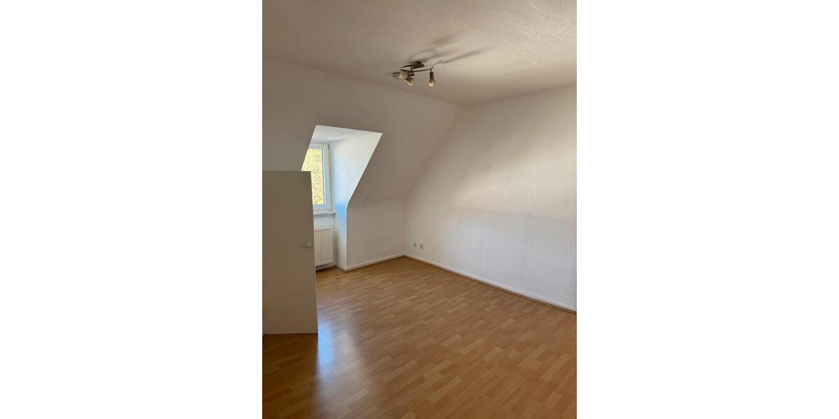 Dachgeschoßwohnung Gelsenkirchen Gelsenkirchen-Nord - 4 Zimmer, 70 m&sup2;, 470&euro; | Angebot:26288115