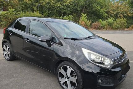 Kia Rio 105.300 km 5.900 &euro; Duisburg 47259