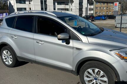 Ford Kuga 83.000 km 9.900 &euro; Duisburg 47138