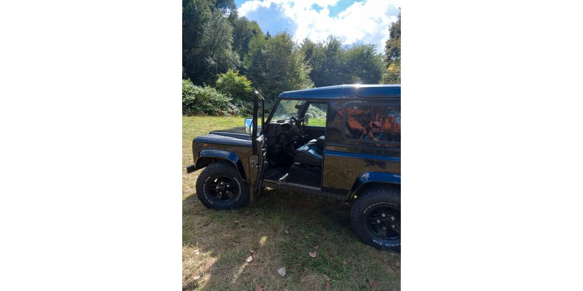 Land Rover Defender 318.582 km 26.600 &euro; Essen 45257