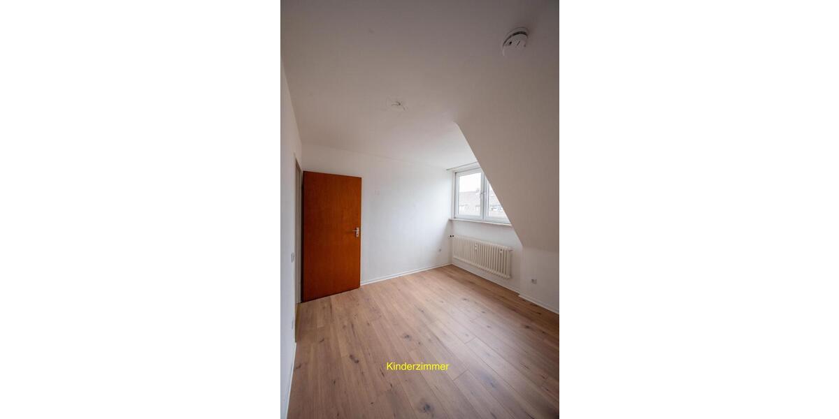 Dachgeschoßwohnung Essen Stadtbezirk IV - 3.5 Zimmer, 63 m&sup2;, 500&euro; | Angebot:25170738