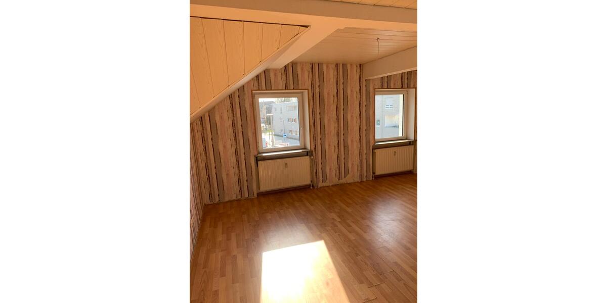 Dachgeschoßwohnung Marl - 5 Zimmer, 120 m&sup2;, 1.020&euro; | Angebot:26041004