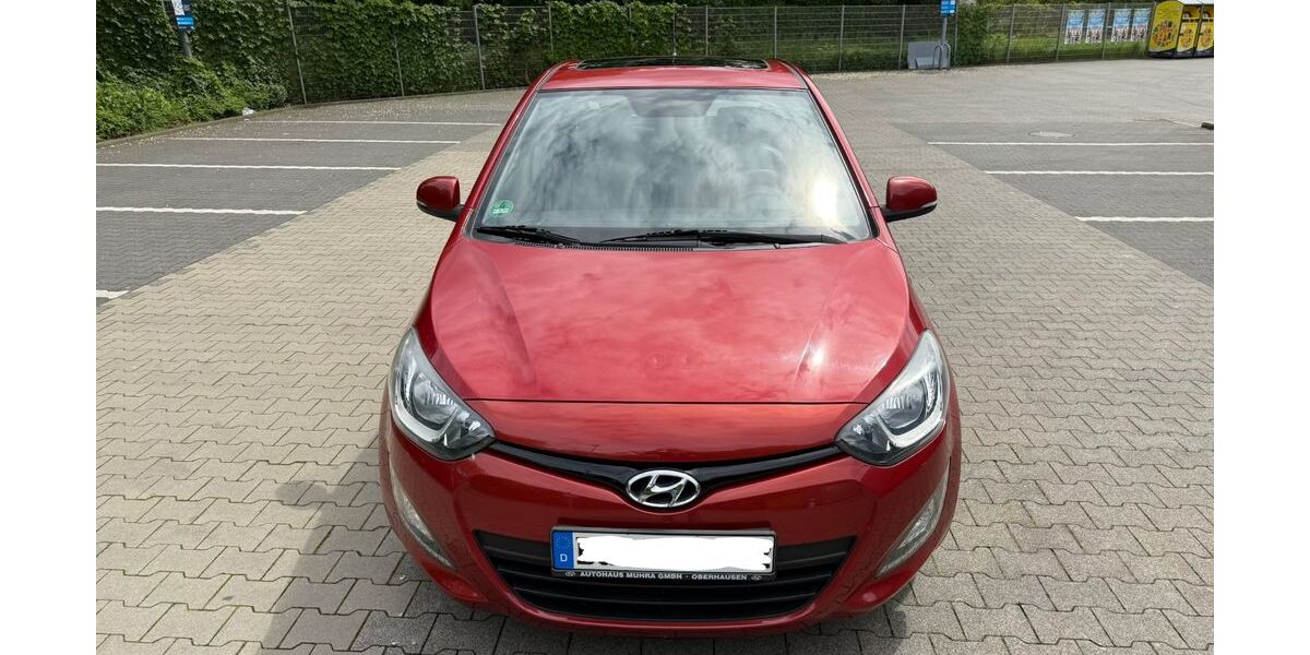 Hyundai i20 64.097 km 4.890 &euro; Duisburg 47167