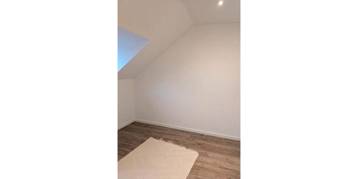 Dachgeschoßwohnung Essen Stadtbezirk III - 3 Zimmer, 77 m&sup2;, 1.050&euro; | Angebot:26028925