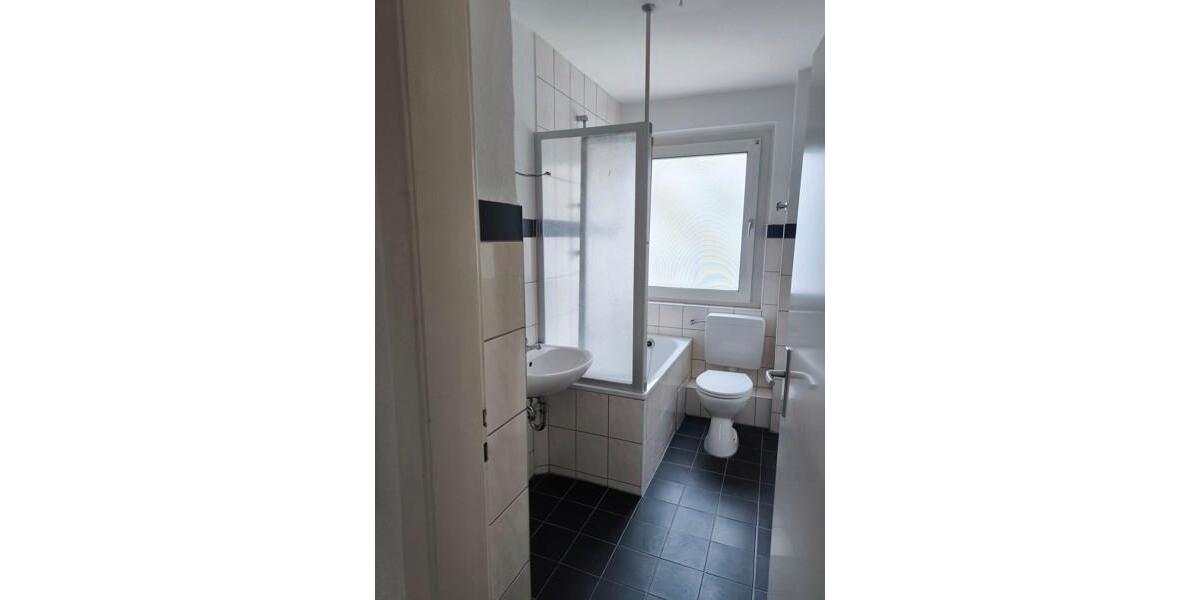 Erdgeschoßwohnung Duisburg Ruhrort - 3 Zimmer, 67 m&sup2;, 589&euro; | Angebot:24979252