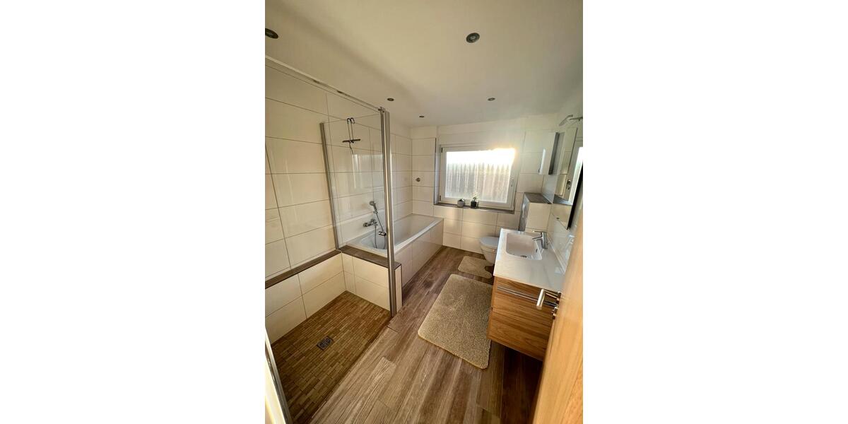 Dachgeschoßwohnung Voerde (Niederrhein) - 3 Zimmer, 78 m&sup2;, 740&euro; | Angebot:25294077